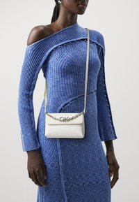 Calvin Klein RE LOCK MINI CROSSBODY BAG - Borsa a mano - ecru