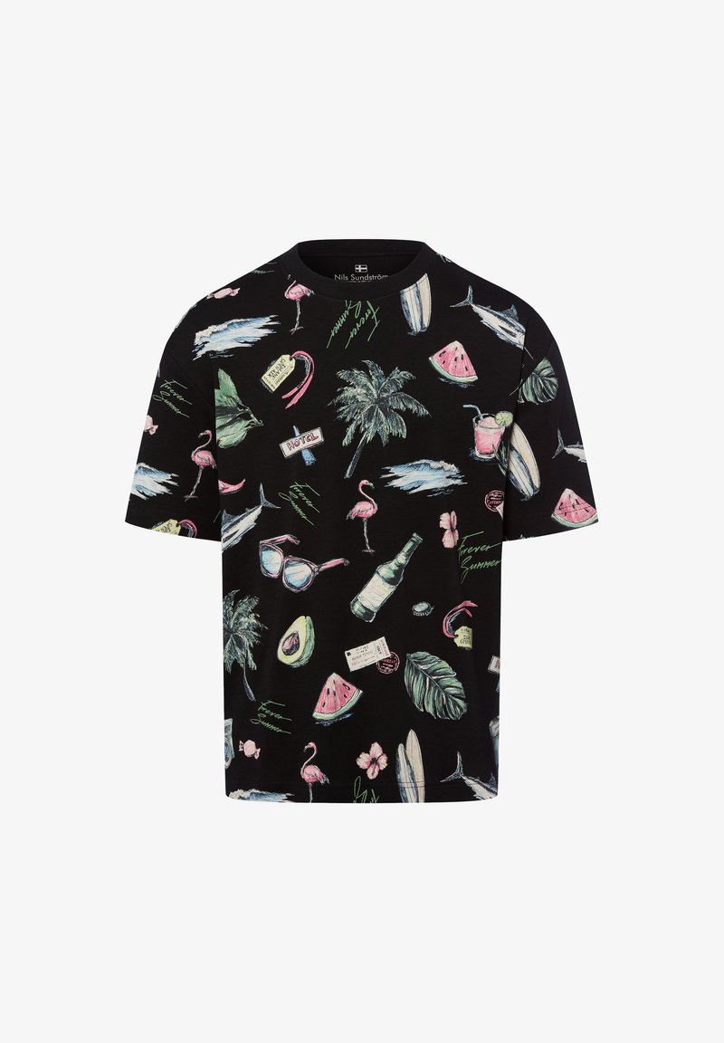 T-shirt noir à manches courtes avec un imprimé graphique coloré sur le thème de l'été, comprenant des palmiers, des flamants roses, des planches de surf et des fruits tropicaux.