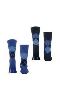 Chaussettes montantes bleu et noir présentant un motif argyle en losanges, avec des teintes variées de bleu et des coutures d'accentuation blanches. Texture lisse.