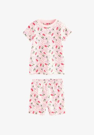 Conjunto de pijama rosa hecho de tela suave, que incluye una parte superior de manga corta con bordes con volantes y pantalones cortos a juego, decorados con patrones de cerezas y flores.