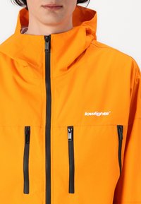 LOW LIGHTS STUDIOS® ORION TECH JACKET UNISEX - Lett jakke - orange