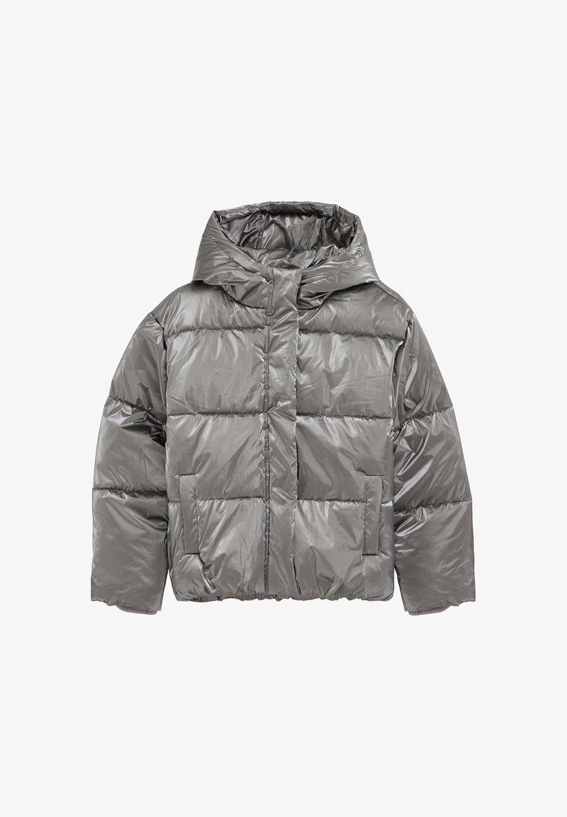Veste d'hiver rembourrée gris brillant avec manches longues, poches avant et grande capuche attachée, présentée sur fond blanc.