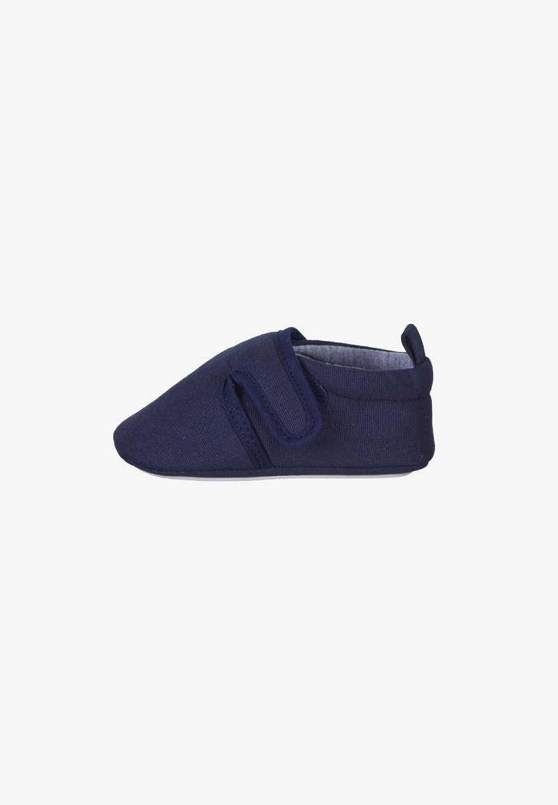 Chaussure bébé bleu marine douce avec une bride velcro latérale et une languette au talon, présentée sur fond blanc.