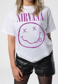 Paradiso Clothing NIRVANA  SMILEY - Print T-shirt - white