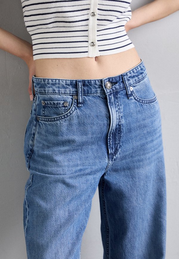 FEATHERWEIGHT LOGAN - Relaxed fit jeans - river2