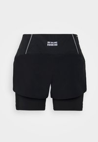 Svarta löpshorts med ett lagerdesign som har en längre ytterbyxa och en åtsittande innerfoder. Reflekterande accenter och logodetalj.