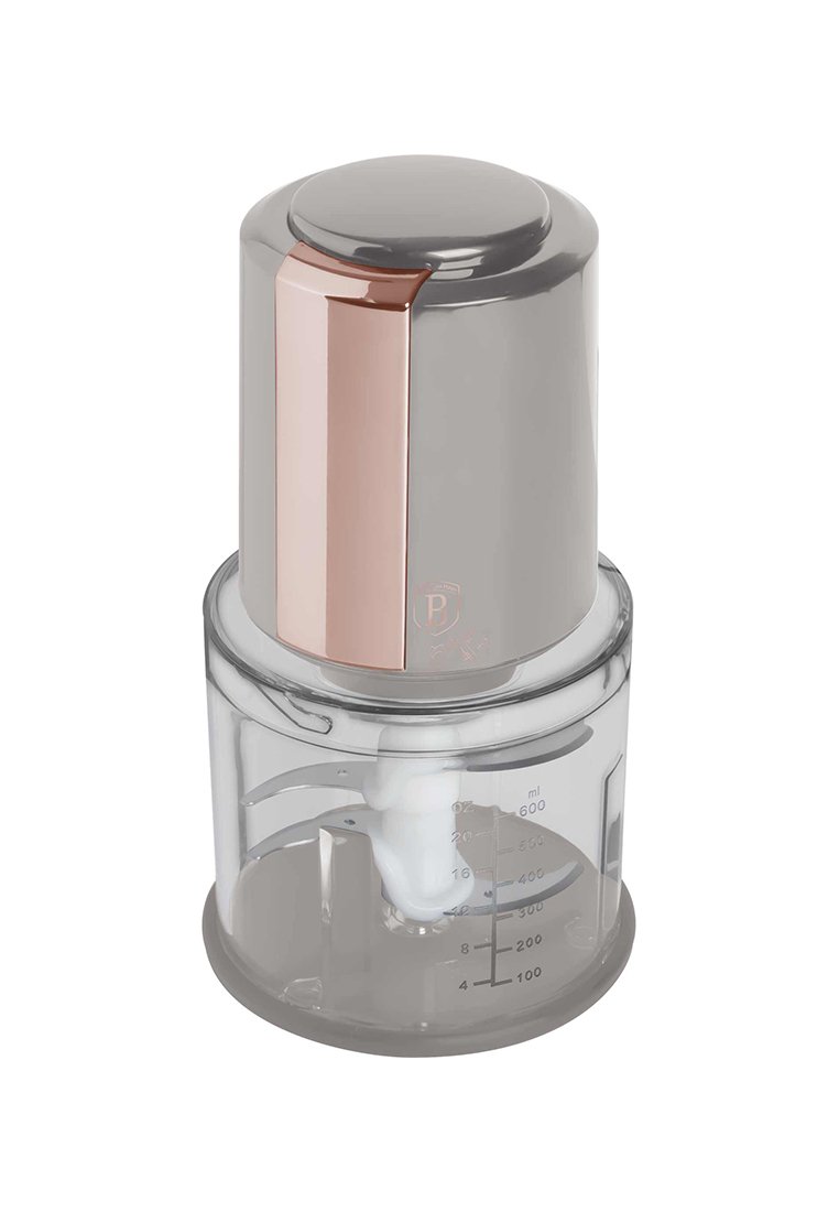 Elektrische voedselhakker met een grijze kunststof basis, een doorzichtige kom gemarkeerd met maatverdelingen en een roségouden accent op het deksel.