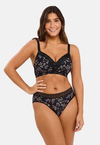 Ensemble de lingerie noire avec des motifs floraux dans des couleurs pastel, bordure en dentelle et bretelles réglables, fabriqué à partir d'un matériau doux et extensible.