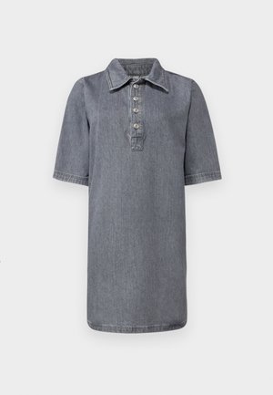Helehall denim-kleid kerge halli tooniga, millel on kaelustega krae, lühikesed varrukad ja viie nööbiga põhi. Sirge lõige minimaalsete õmbluse detailidega.