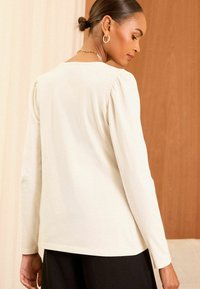 Love & Roses REGULAR FIT - SCALLOP NECK LONG SLEEVE  - Top s dlouhým rukávem - ivory