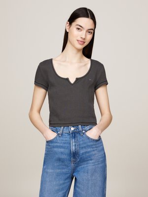 NECKLINE DETAIL  - Lihtne T-särk - black