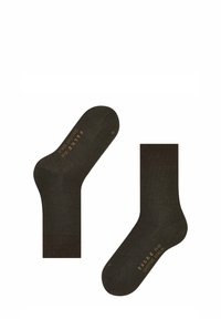Trois paires de chaussettes vert olive foncé avec une texture lisse. Chacune présente un renfort à la pointe et au talon, avec un logo imprimé sur la semelle.