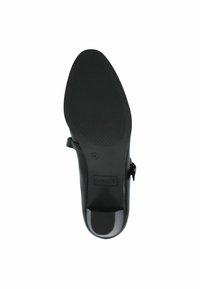 Černý vysoký podpatek s hladkým koženým svrškem, zaoblenou špičkou a nastavitelným popruhem. Texturovaná gumová podešev s logem.