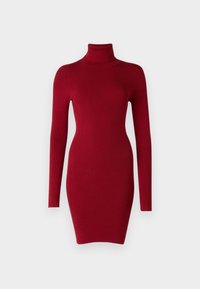 Abito rosso a costine con maniche lunghe e design a collo alto, silhouette aderente, tessuto elasticizzato e superficie liscia su uno sfondo semplice.