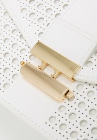 Forever New Borsa a mano - white
