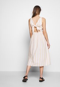 Pepe Jeans Robe de jour - off-white