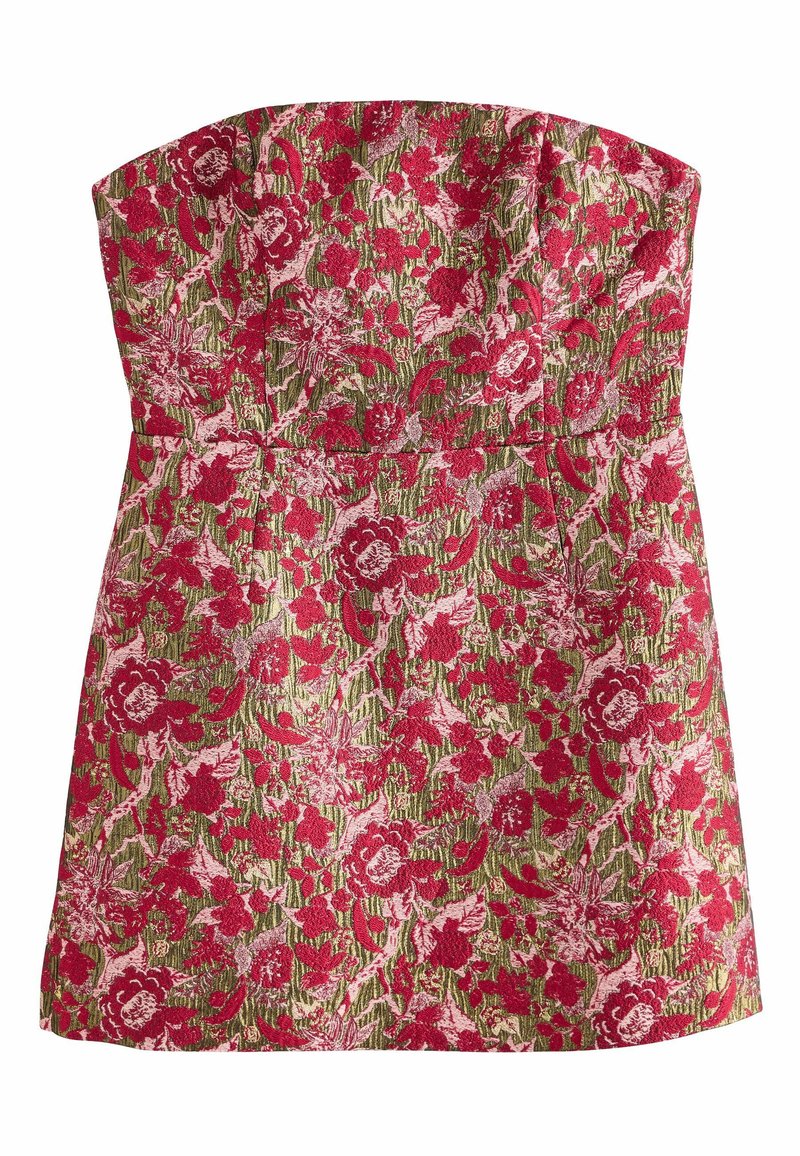 Trägerloses Blumenkleid mit einem roten und rosa Blumenmuster auf einem strukturierten grünen Hintergrund. Enganliegendes Oberteil mit geradem Ausschnitt.