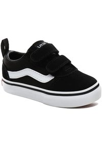 Zapatilla de ante negro con una franja lateral blanca, doble correa de Velcro y suela de goma. Presenta una combinación de colores en negro y blanco, diseño clásico.