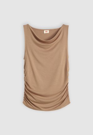 Tan sleeveless topp med drapert halslinje og rynket sidefuger, laget av myk stoff, med en glatt tekstur og casual design.