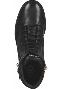 Botte noire en cuir avec lacets, col rembourré et tirette de fermeture éclair dorée sur le côté, vue de dessus.
