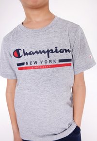 Champion GRAPHIC CREWNECK UNISEX - Majica kratkih rukava s printom - grey