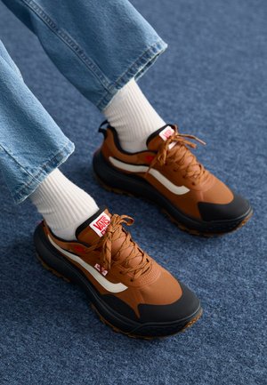 MTE CROSSPATH UNISEX - Zapatillas - glazed ginger