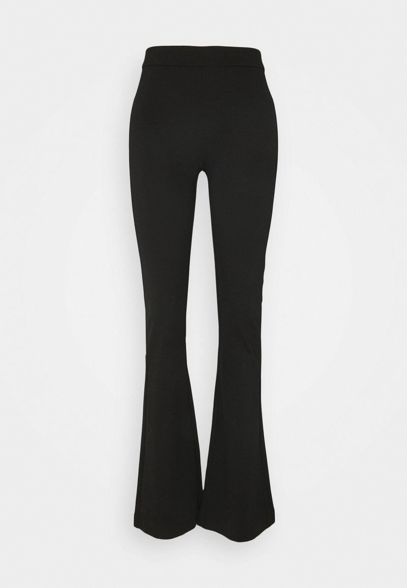 Pantalon noir taille haute avec une partie supérieure ajustée et des jambes évasées, présenté sur un fond blanc uni.