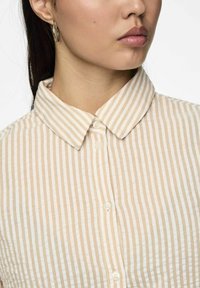 Pieces KURZARM PCSALLY - Blusa - beige