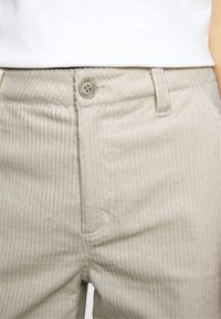 someday. Tygbyxor - off-white