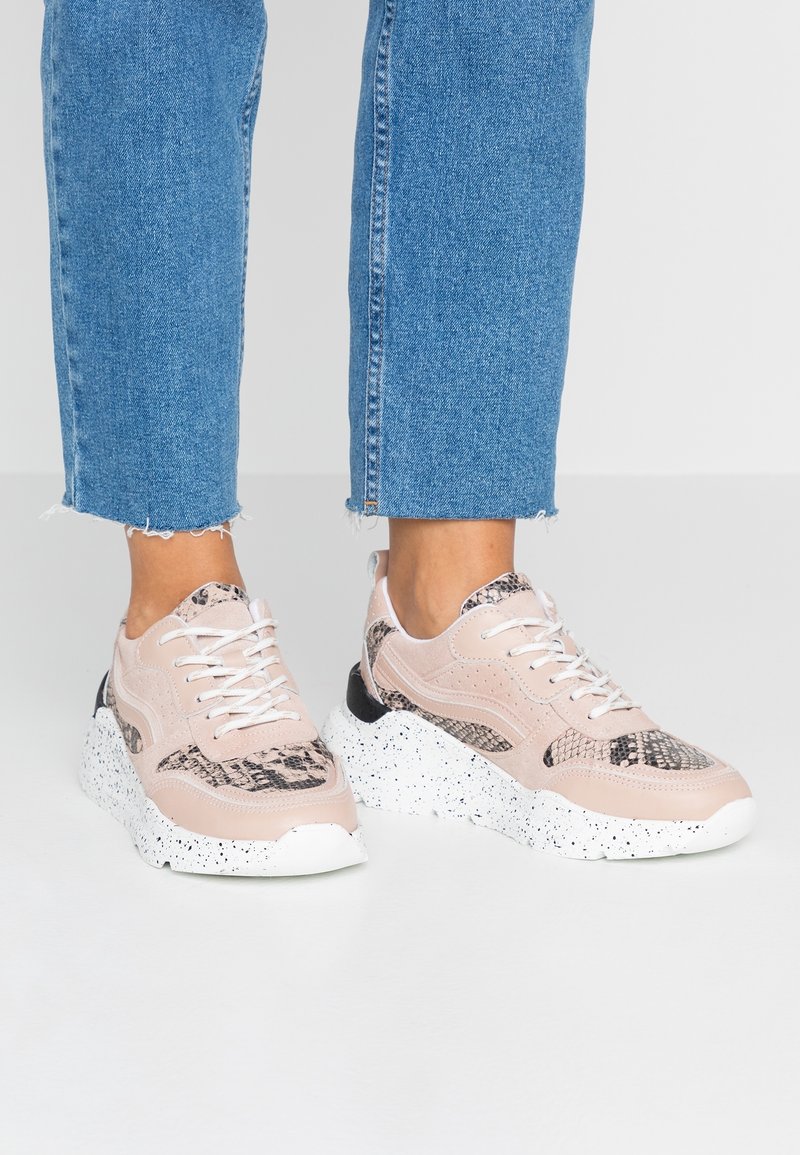 Zign Sneakers - nude