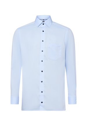 Himmelblaues Langarmshirt aus gewebtem Stoff, mit einem Kragen, schwarzen Knöpfen und einer Brusttasche mit feiner Textur.