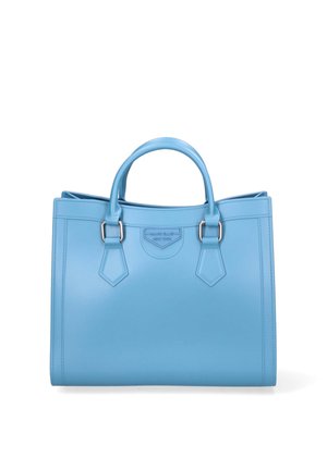 Borsa a mano in pelle azzurro chiaro con doppi manici superiori, forma strutturata e logo goffrato sottile al centro davanti.