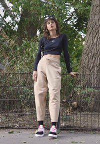 Nike Sportswear PHOENIX W NSW STYLE FLC HR PANT CURVE - Calças de fato de treino - beige