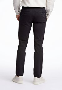 Lindbergh Chinos - black