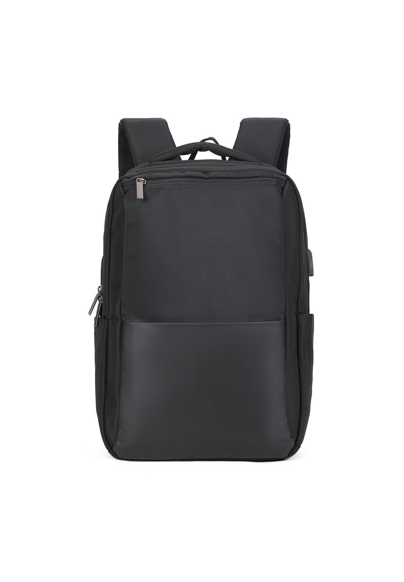 Zaino nero con tessuto testurizzato, dotato di spallacci imbottiti, chiusura superiore con zip e un pannello frontale liscio con una tasca zip.