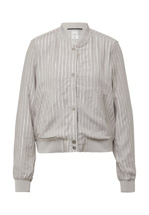 Hellgraue Bomberjacke mit senkrechten weißen Streifen, gerippten Bündchen und Saum, Druckknopfverschluss und seitlichen Taschen. Strukturierte Stoffoberfläche.