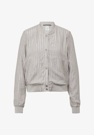 Lichtgrijze bomberjack met verticale witte strepen, ribgebreide manchetten en zoom, drukknoopsluiting en zijzakken. Getextureerde stofafwerking.