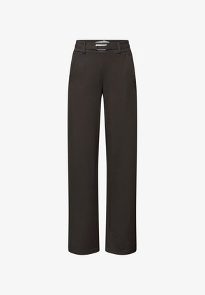 Schwarze weit geschnittene Hosen aus weichem, dehnbarem Stoff. Sie verfügen über einen flachen Bund, Gürtelschlaufen und seitliche Taschen sowie eine glatte Nahtführung.