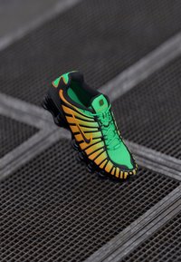 Vybrané, green shock/black/bright ceramic/black