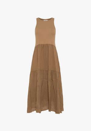 Brązowa maxi sukienka z prążkowanym topem i warstwowym, teksturowanym materiałem. Posiada luźny krój i postrzępiony dół.