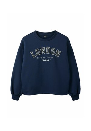 Sweat-shirt bleu marine avec "LONDON" en grandes lettres, "OXFORD STREET" en dessous, et un petit texte décoratif en dessous sur le devant.