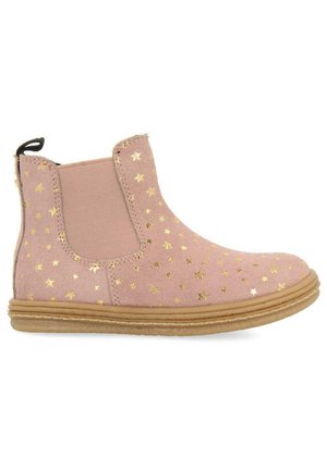 Stivaletto alla caviglia in suede rosa con stampa di stelle dorate, pannelli laterali elasticizzati e suola in gomma. Presenta un tassello per un facile indossamento.