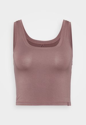 Hnědý, bezrukávový crop top s kulatým výstřihem a širokými ramínky. Měkká, hladká látka s přiléhavým střihem a bez viditelného kování.