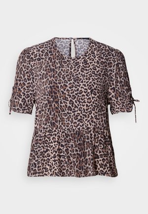 Bluzica s leopard uzorkom u smešnim i bež nijansama, kratkih rukava, naboranim ramenima, otvorom na leđima u obliku ključa i širenjem na donjem rubu u slojevima.