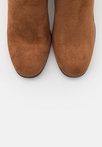 Tamaris Overknees - cognac