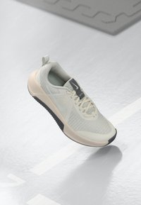 MC TRAINER 3 - Chaussures fitness - sail/white/chalk/pencil point