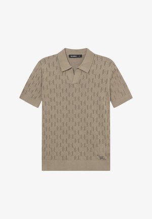 Polo beige de manga corta con un sutil patrón repetitivo perforado de "KL" y cuello y puños acanalados.