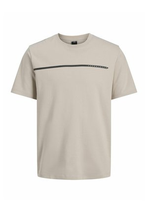 T-shirt en coton beige à manches courtes, col rond, et une bande noire horizontale sur la poitrine avec le texte « JACK & JONES ». 