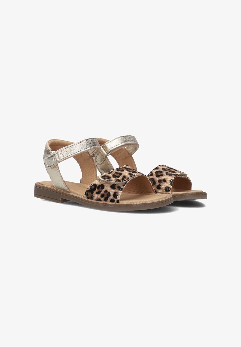 Gouden metalen sandalen met leopardenprint banden, open teen ontwerp, verstelbare gespen, textuur details en een platte, bruine rubberen zool.
