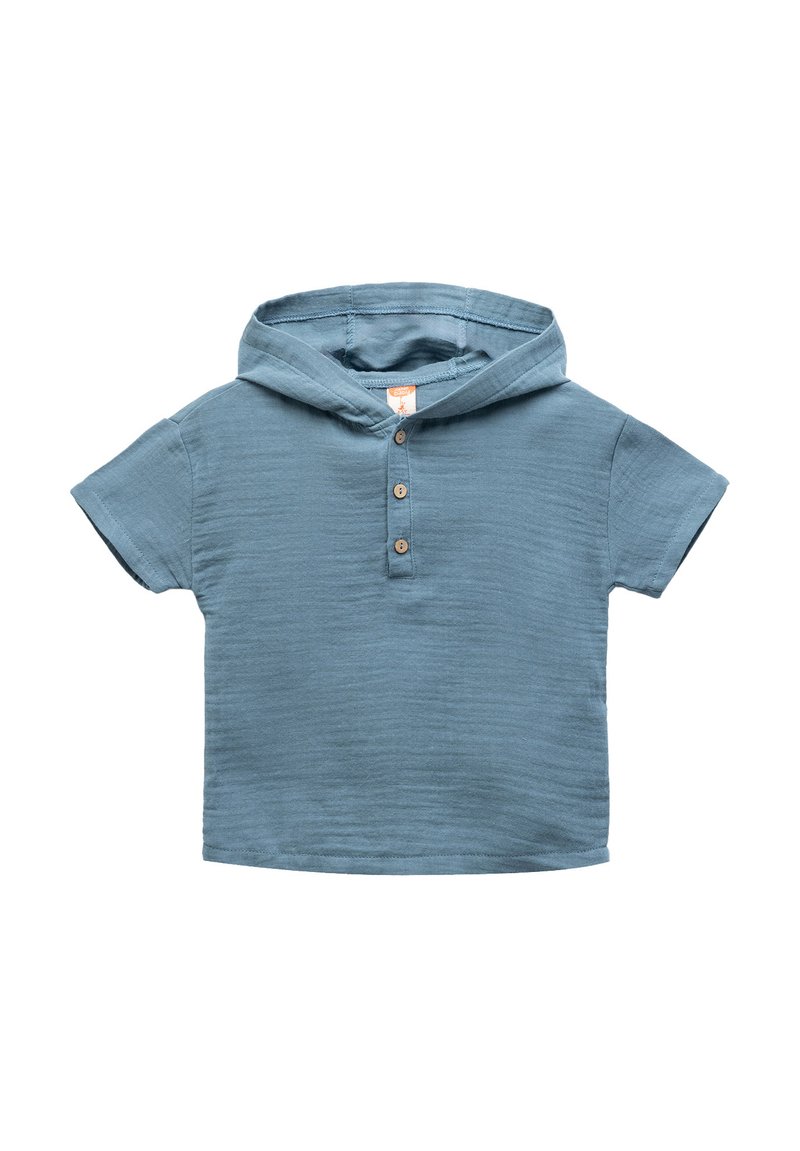 Korte mouw, hoodie shirt in zachtblauwe stof met een gestructureerde afwerking, voorzien van een knoopsluiting met houten knopen en een ontspannen pasvorm.